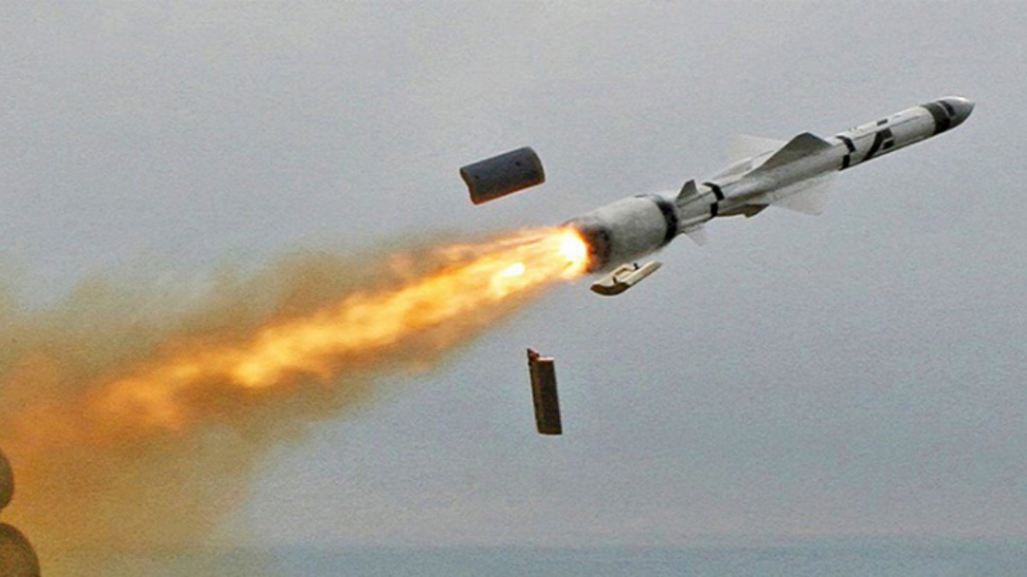 Удар крылатой ракетой. Exocet mm40 Block 3. Гиперзвуковая Крылатая ракета "циркон". Экзосет ракета противокорабельная. Оникс противокорабельная ракета гиперзвуковая.
